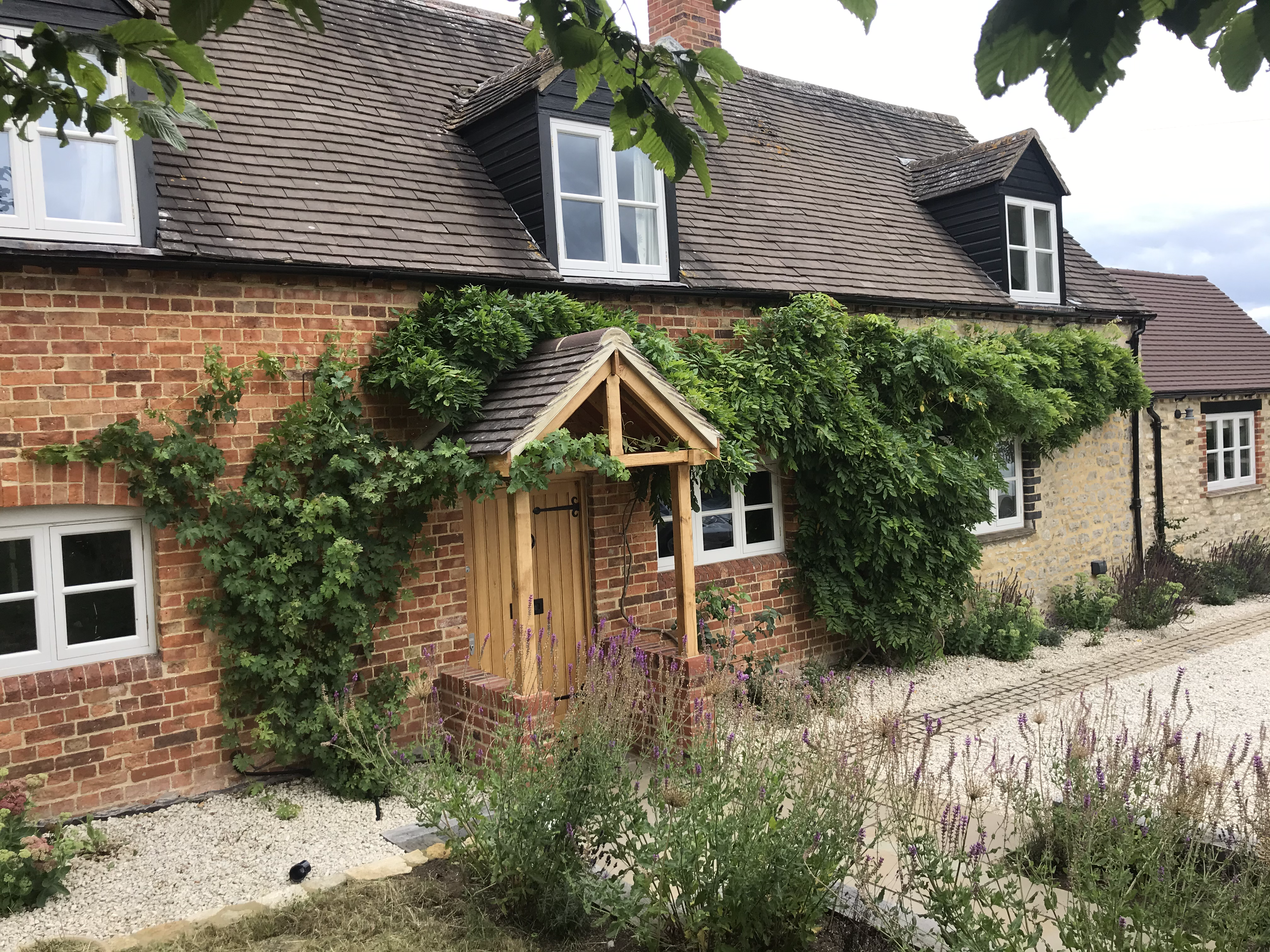 wisteria-oxfordshire-cottage